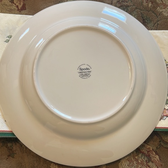 8 Spode Christmas tree dinner & 8 salad plates, 40 dinner & 20 guest towels - Picture 9 of 9